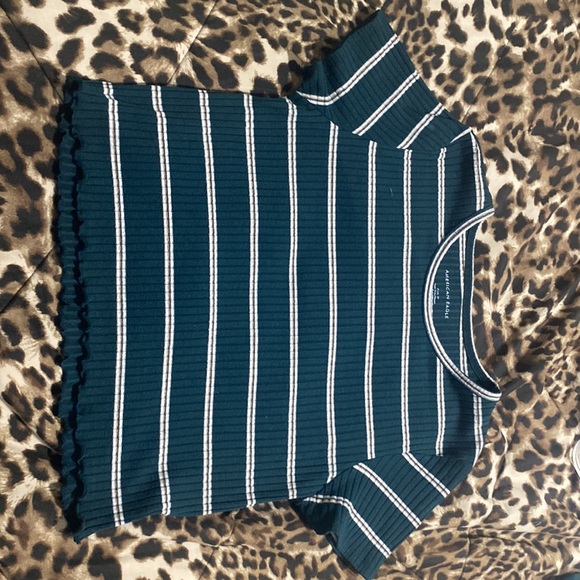 this is a very cute cropped green, striped American eagle shirt. - Picture 2 of 4